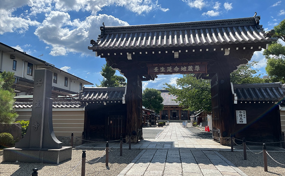 まずは10分ほど歩いて壬生寺へ。