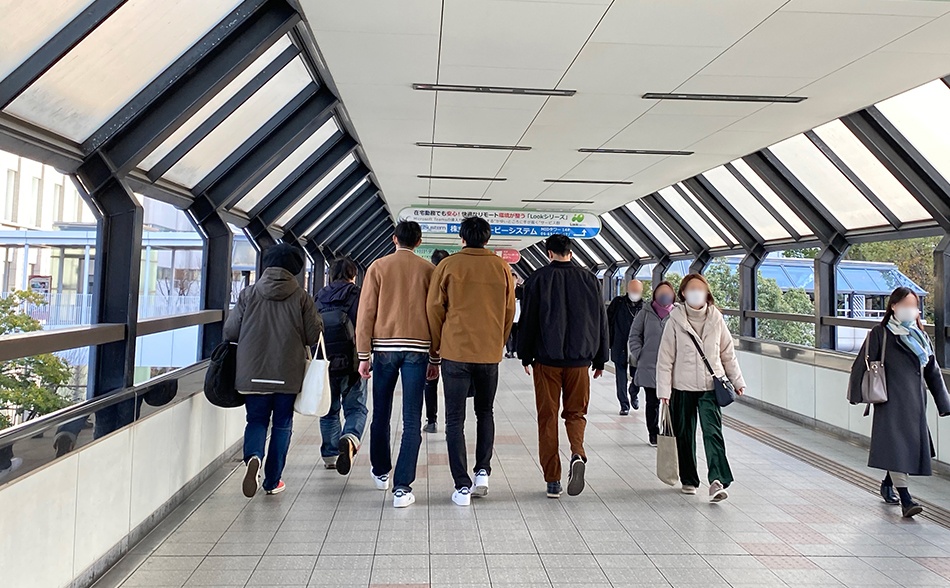 京橋駅で待ち合わせ後、大阪城港へ移動中の選手の皆さま