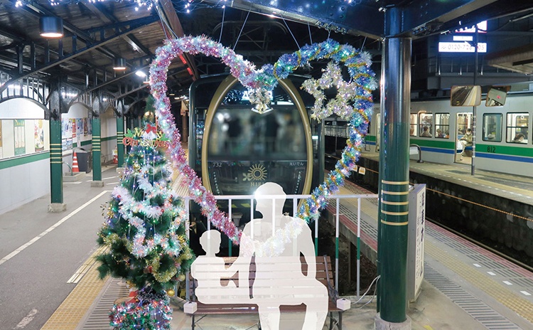 駅がクリスマス装飾に大変身！