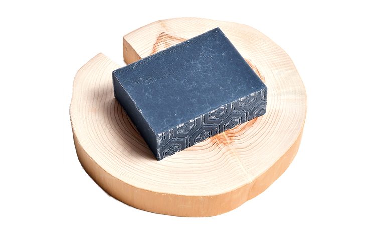 京都産竹炭使用、すっきりしたヒノキの香りで汗の臭い予防にも「京乃男前石鹸／90g・1,650円」