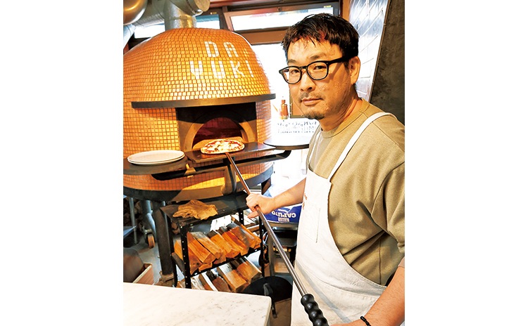 イタリアでの修業経験のあるオーナーシェフ・鎌田友毅さんが1枚ずつ丁寧に焼き上げます