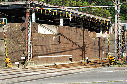 旧逢坂山隧道付近にある官設鉄道の橋台跡